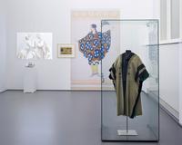 Installation shot "Tailored for Freedom. The Artistic Dress around 1900 in Fashion, Art and Society", Kunstmuseen Krefeld, Kaiser Wilhelm Museum, 
October 12, 2018 - Februar 24, 2019  
Photo: Dirk Rose