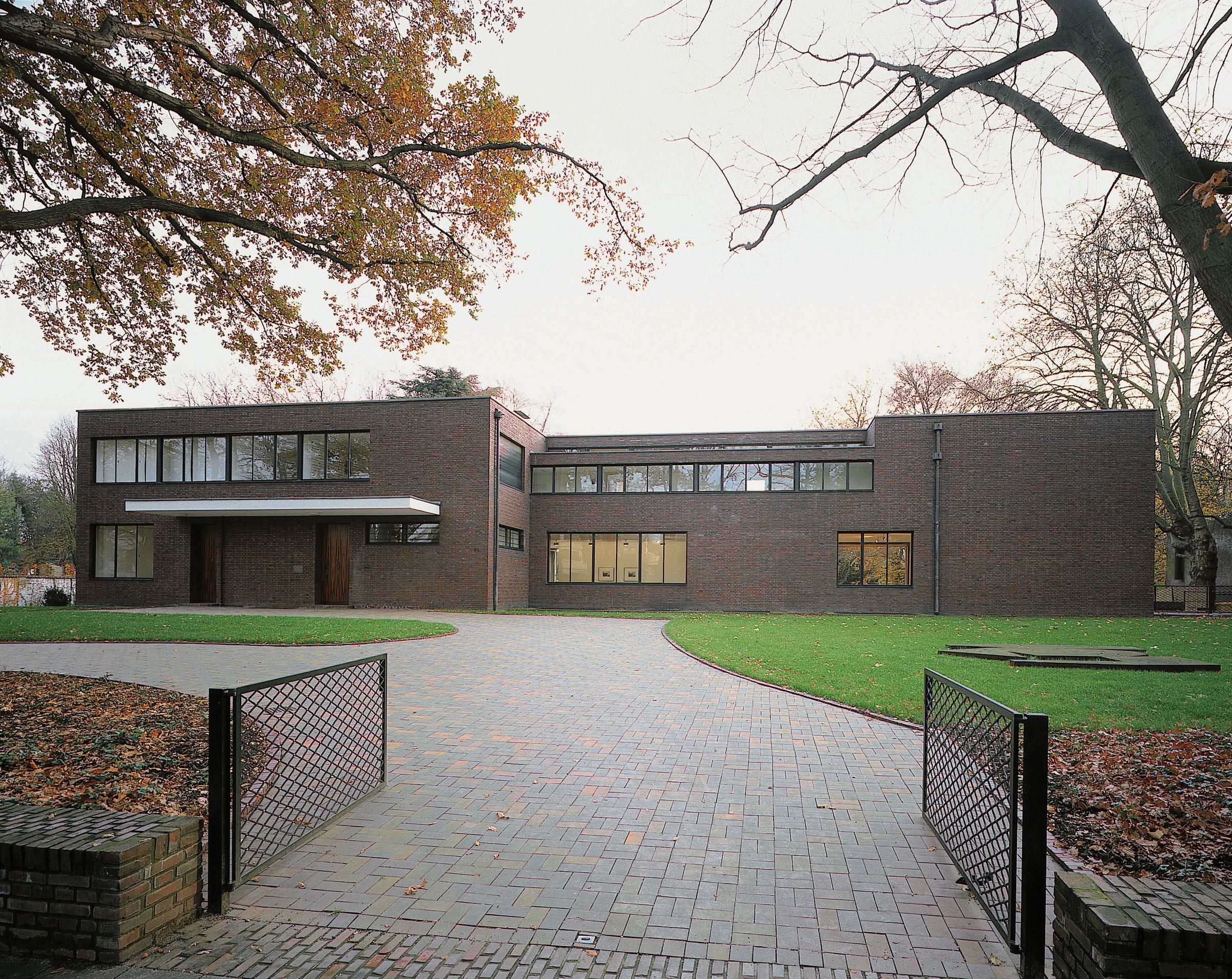 House Lange House Esters Image