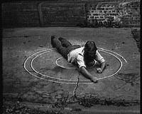 Ulrich Rückriem  
Kreise, 1971, bl/w, sound, 9‘ 45‘‘  
(Still)  
Coll. Kunstmuseen Krefeld  
© the artist