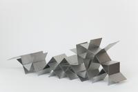 Bruno Munari 
Struttura continua, 1958
Aluminium, 16-teilig, je 8 × 8 x 8 cm
Installation variabel   
Kunstmuseen Krefeld