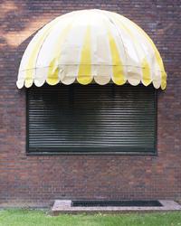 Installationsansicht, Akt: 2 Anders Wohnen, Haus Lange Haus Esters, Krefeld, Andreas Schmitten, Fragile Konstruktionen, 2019. Courtesy Andreas Schmitten, König Galerie, Berlin (Koproduktion), Foto: Dirk Rose