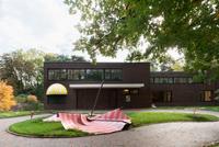 Andreas Schmitten  
Fragile Konstruktion, 2019  
Exhibition view, Alternatives for Living, Haus Lange, Krefeld 2019  
© Andreas Schmitten, Photo: Dirk Rose