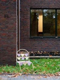 Andreas Schmitten  
Fragile Konstruktion, 2019  
Exhibition view, Alternatives for Living, Haus Lange, Krefeld 2019  
© Andreas Schmitten, Photo: Dirk Rose