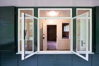 Deutsche Werkstätten Hellerau  
Sommerhaus, um 1923  
im Garten von Haus Esters, Krefeld  
Foto: Dirk Rose