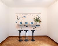 Christopher Kulendran Thomas in Zusammenarbeit mit Annika Kuhlmann  
New Eelam, 2016—andauernd   
Ausstellungsansicht Anders Wohnen, Haus Lange, Krefeld 2019  
© Christopher Kulendran Thomas, Annika Kuhlmann, Foto: Dirk Rose