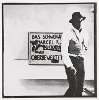 Joseph Beuys, aus: 3-Tonnen-Edition, 1973-1985, Siebdruck beidseitig auf PVC-Folie, Foto: Lothar Wolleh, Städtische Museen Heilbronn, Depositum Ernst Franz Vogelmann-Stiftung, Foto: Städtische Museen Heilbronn, © VG Bild-Kunst, Bonn 2021, Lothar Wolleh Estate, Berlin