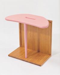 Kunstflug  
Max Schrill, 1989, Hocker (ca. 250 Stück)  
Kiefernholz, natur und lackiert  
44 × 49 x 214 cm  
© Foto: Kunstflug