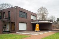 Produktive Räume. Kunst und Design aus Krefeld  
Kunstmuseen Krefeld / Haus Lange, 2023 (Installationsansicht mit Werken von Monika Nelles und Thomas Klegin)  
Foto: Dirk Rose / Kunstmuseen Krefeld