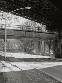 Birgitta Thaysen  
Eisenbahnbrücke, Duisburg-Meiderich, 2016  
Schwarzweißfotografie, Archival-Pigment-Print Hahnemühle  
© Birgitta Thaysen / VG Bild-Kunst, Bonn, 2023