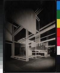Friedrich Kiesler, Raumstadt, Exposition Internationale des Arts Décoratifs et Industriels Modernes, Paris 1925  
Schwarzweißfotografie  
© 2023 Österreichische Friedrich und Lillian Kiesler-Privatstiftung, Wien  
Foto: unbekannt