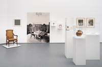 Die Große Verführung. Karl Ernst Osthaus und die Anfänge der Konsumkultur, Sammlung Deutsches Museum für Kunst in Handel und Gewerbe, Installationsansicht im KWM, Kunstmuseen Krefeld, 2023  
Foto: Dirk Rose