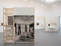 Die Große Verführung. Karl Ernst Osthaus und die Anfänge der Konsumkultur, Sammlung Deutsches Museum für Kunst in Handel und Gewerbe, Installationsansicht im KWM, Kunstmuseen Krefeld, 2023  
Foto: Dirk Rose