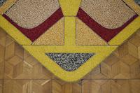 Anna K.E., Mandala: Tranquil Gaze (Detail), 2022, Metall, MDF-Holz, Kunststoff, verschiedene Arten von Körnern, 420 × 180 x 10 cm,
© Anna K. E.,
Courtesy Barbara Thumm Gallery,
Foto: George Kolbaia