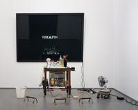 Jürgen Drescher, Reinhard Mucha, Verkaufen, 1981, Schenkung von/donation from Max Hetzler & Kasper König, 
Installationsansicht/installation view, KWM  
© VG Bild-Kunst, Bonn, 2024  
Foto/Photo: Dirk Rose