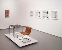 Sammlung in Bewegung—15 Räume 15 Geschichten. Installationsansicht im KWM mit / Installation view at KWM with Willi Baumeister, Marcel Breuer, Piet Mondrian, Ludwig Mies van der Rohe,
Kunstmuseen Krefeld, 2024 © VG Bild-Kunst, Bonn, 2024,
Foto: Kunstmuseen Krefeld / Dirk Rose