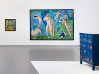 Sammlung in Bewegung—15 Räume 15 Geschichten. Installationsansicht im KWM mit / Installation view at KWM with Helmuth Macke, Heinrich Nauen,
Kunstmuseen Krefeld, 2024,
Foto: Kunstmuseen Krefeld / Dirk Rose