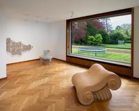 Museum grenzenlos. Kunst–Design / Dunkerque–Krefeld, Installationsansicht mit Jurgen Bey, Joris Laarman, Studio 65 in Haus Lange, Kunstmuseen Krefeld, Collection Frac Grand Large — Hauts-de-France © Jurgen Bey, Joris Laarman, Studio 65, Foto: Dirk Rose