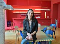 Flavia Latina im K+ Café im Kaiser Wilhelm Museum  
© Robert Stadler  
Foto: Stadt Krefeld, Presse und Kommunikation