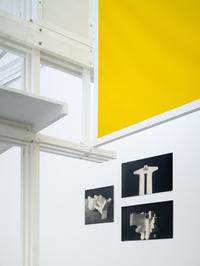 Visionary Spaces. Walter Pichler Meets Frederick Kiesler in a Display by raumlaborberlin  
Installation view at KWM, 2024  
Photo: Dirk Rose