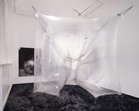 Visionary Spaces. Walter Pichler Meets Frederick Kiesler in a Display by raumlaborberlin  
Installation view at KWM, 2024  
Photo: Dirk Rose