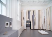 Visionary Spaces. Walter Pichler Meets Frederick Kiesler in a Display by raumlaborberlin  
Installation view at KWM, 2024  
Photo: Dirk Rose