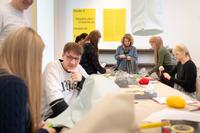 Schulklasse im UtopiaLab im Studio2/KreativLabor im KWM  
Foto: Dirk Rose