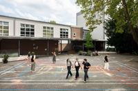 Céline, Condorelli, Play for Today (2021/2024), Marienschule Krefeld
Foto: Dirk Rose / Kunstmuseen Krefeld