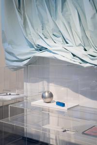 Visionary Spaces. Walter Pichler Meets Frederick Kiesler in a Display by raumlaborberlin
Installation view at KWM, 2024
Photo: Dirk Rose