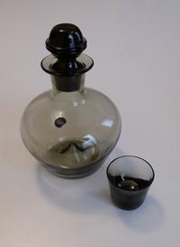 Wilhelm Wagenfeld, „Zisterne“, 1936  
Liqueur Service, 19,4 × 4,4 cm   
Wagenfeld Collection Kroll  
© VG Bild-Kunst, Bonn, 2025   
Photo: Kunstmuseen Krefeld