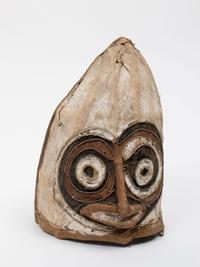 Tanzmaske Englisch-Neuguinea, 34 × 26 cm  
Collection Kunstmuseen Krefeld  
Photo: Kunstmuseen Krefeld / Dirk Rose
