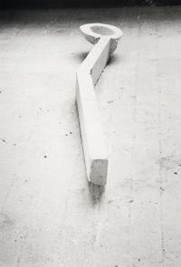 Helmut Dorner, Löffel liegend, 1982  
bw Photograph, 28,3 × 19,3 cm  
Collection Kunstmuseen Krefeld  
© Helmut Dorner  
Photo: Kunstmuseen Krefeld / Dirk Rose