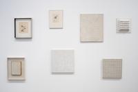 Adolf Luther, Sehen ist schön  
Installationsansicht im KWM 2025  
Sammlung Adolf-Luther-Stiftung
  
© VG Bild-Kunst, Bonn 2025  
Foto: Dirk Rose