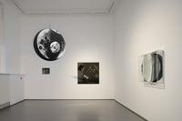 Adolf Luther, Sehen ist schön  
Installationsansicht im KWM 2025  
Sammlung Adolf-Luther-Stiftung
  
© VG Bild-Kunst, Bonn 2025  
Foto: Dirk Rose