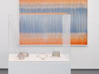 Sammlung in Bewegung—15 Räume 15 Geschichten. Installationsansicht im KWM mit / Installation view at KWM with Linda Müller,
Foto/Photo: Kunstmuseen Krefeld / Dirk Rose