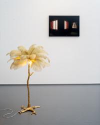 Sammlung in Bewegung—15 Räume 15 Geschichten. Installationsansicht im KWM mit / Installation view at KWM with Gregor Schneider,
Kunstmuseen Krefeld, 2025 © VG Bild-Kunst, Bonn, 2025,
Foto/Photo: Kunstmuseen Krefeld / Dirk Rose