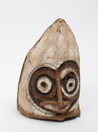 Tanzmaske
  
Englisch-Neuguinea, 34 × 26 cm  
Sammlung Kunstmuseen Krefeld  
Foto: Kunstmuseen Krefeld / Dirk Rose