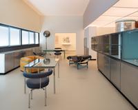 Charlotte Perriand. L’Art d’habiter / The Art of Dwelling  
Installation view at Kaiser Wilhelm Museum  
Cassina reconstruction of the Salon d'Automne, 1929  
© FLC, VG Bild-Kunst, Bonn, 2025  
© VG Bild-Kunst, Bonn, 2025  
Photo: Dirk Rose