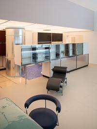 Charlotte Perriand. L’Art d’habiter / The Art of Dwelling  
Installation view at Kaiser Wilhelm Museum  
Cassina reconstruction of the Salon d'Automne, 1929  
© FLC, VG Bild-Kunst, Bonn, 2025  
© VG Bild-Kunst, Bonn, 2025  
Photo: Dirk Rose