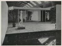 Ludwig Mies van der Rohe, Musterwohnung auf der Deutschen Bauausstellung, Berlin 1931  
Georg Kolbe, Große Laufende, 1929, Georg Kolbe Museum, Berlin  
Publiziert in: Die Form, 6, 7, 1931, 241  
© VG Bild-Kunst, Bonn für Mies van der Rohe