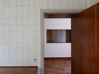 Ludwig Mies van der Rohe, Haus Lange, 1927 – 1930, Krefeld  
Blick von der Küche in das Esszimmer  
Foto: Dirk Rose, 2019  
© VG Bild-Kunst, Bonn für Mies van der Rohe