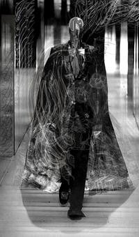 Shannon Bool  
Night Heron, 2022  
Jacquard Teppich mit Stickerei, 340 × 200 cm  
Courtesy Kadel Willborn Galerie, Düsseldorf & Daniel Faria Gallery, Toronto