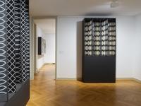 Ausstellungsansicht Julio Le Parc Interaktive Erfahrungsräume, HLHE Dialog, 2022  
Kunstmuseen Krefeld  
© VG Bild-Kunst, Bonn 2022 / Foto: Simon Vogel