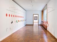 Ausstellungsansicht Julio Le Parc Interaktive Erfahrungsräume, HLHE Dialog, 2022  
Kunstmuseen Krefeld  
© VG Bild-Kunst, Bonn 2022 / Foto: Simon Vogel