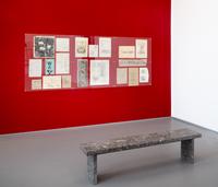 Sammlungssatellit #8, Shannon Bool trifft Otto Eckmann. Alles was jetzt entsteht ist der Stil unserer Zeit (Installationsansicht, Otto Eckmann, Entwürfe und Zeichnungen, um 1900 und Shannon Bool, Against the Grain, 2022)  
Kunstmuseen Krefeld, Kaiser Wilhelm Museum 2022 © Foto: Dirk Rose
