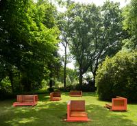 Andrea Zittel, Planar Composition for Esters Garden House, 2022 (Installation view)  
HLHE Sculpture Garden, Collection Kunstmuseen Krefeld and permanent loan of Freunde der Kunstmuseen Krefeld e.V.  
© Andrea Zittel / Photo: Dirk Rose / Kunstmuseen Krefeld