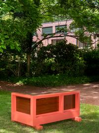 Andrea Zittel, Planar Composition for Esters Garden House, 2022 (Installation view)  
HLHE Sculpture Garden, Collection Kunstmuseen Krefeld and permanent loan of Freunde der Kunstmuseen Krefeld e.V.  
© Andrea Zittel / Photo: Dirk Rose / Kunstmuseen Krefeld