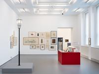 Sammlungssatellit #8, Shannon Bool trifft Otto Eckmann. Alles was jetzt entsteht ist der Stil unserer Zeit (Installationsansicht, Shannon Bool, Gaslight Görli, 2022 und Otto Eckmann, Entwürfe und Zeichnungen, um 1900), Kunstmuseen Krefeld, Kaiser Wilhelm Museum 2022 © Foto: Dirk Rose