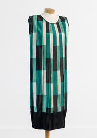 Sonia Delaunay, Kleid für Margrit Baumeister aus Tissu Simultané 34, 1926, Privatsammlung  
© Pracusa S.A