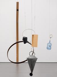 David Tudor & Composers Inside Electronics  
Rainforest V (Version 2) (Detail), 1973/2015  
Sound-Objekt-Installation, bestehend aus 20 Objekten, jeweils mit eigenem Soundarchiv  
Maße variabel  
Auflage 2/4  
Sammlung Museum der Moderne Salzburg – angekauft mit Mitteln der Generali Foundation  
© David Tudor & Composers Inside Electronics Inc. / Foto: Dirk Rose / Kunstmuseen Krefeld