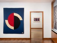 Ausstellungsansicht Maison Sonia. Sonia Delaunay und das Atelier Simultané, HLHE Dialog Abstraktion Leben, 2022  
Kunstmuseen Krefeld  
Foto: Dirk Rose